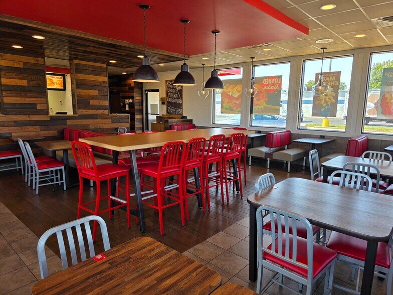 More Photos Of 2010 N State St, Belvidere Storefront For Lease