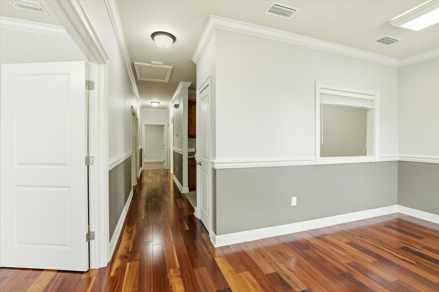 More Photos Of 2236 NE Capital Circle, Tallahassee Office For Lease