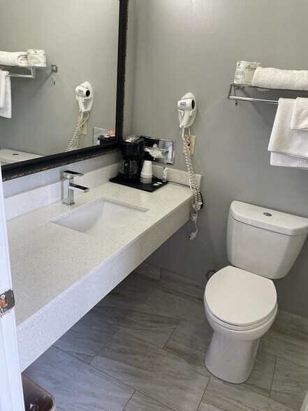 More Photos Of 1408 E Church St, Warren Hotel For Sale