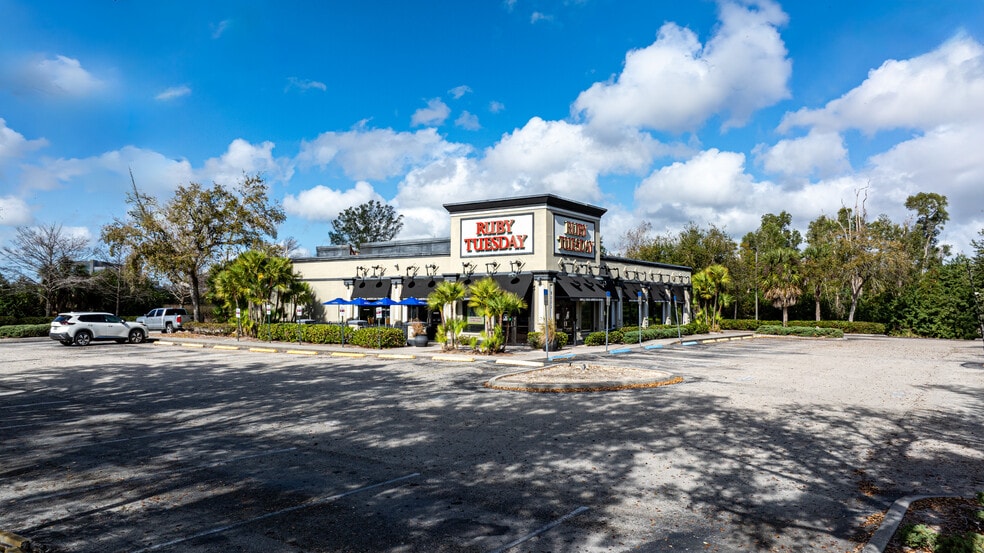 Primary Photo Of 9001 Park Royal Dr, Fort Myers Restaurant For Sale