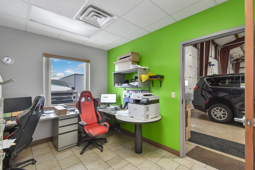 More Photos Of 844 Ontario Rd, Green Bay Showroom For Sale