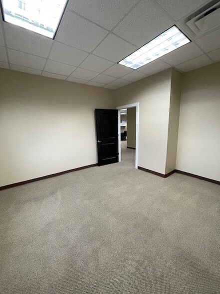 More Photos Of 2929 Crouse Ln, Burlington Medical For Lease