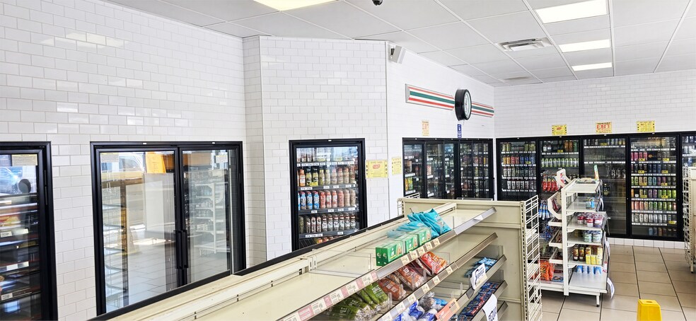 More Photos Of 307 W Compton Blvd, Compton Freestanding For Lease