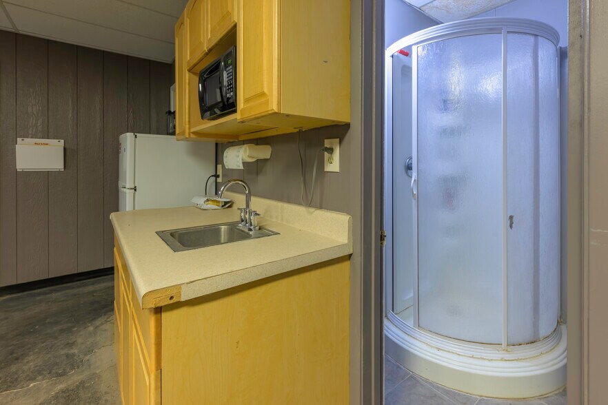 More Photos Of 7020 N County Rd W, Odessa Warehouse For Sale
