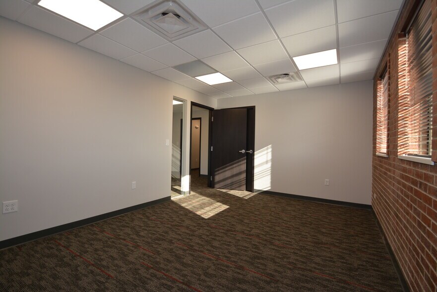 More Photos Of 6595 W 14th Ave, Lakewood Office For Lease