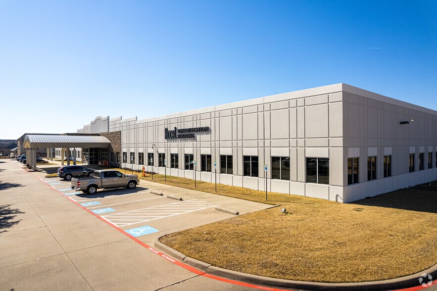 More Photos Of 2301 Marsh Ln, Plano Hospital For Lease
