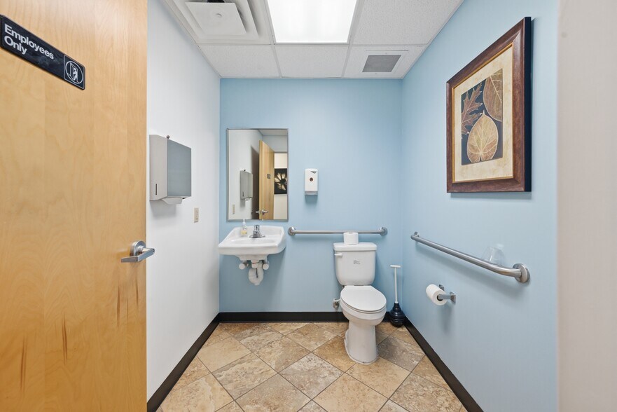 More Photos Of 2900 Felicia St, Nashville Medical For Sale