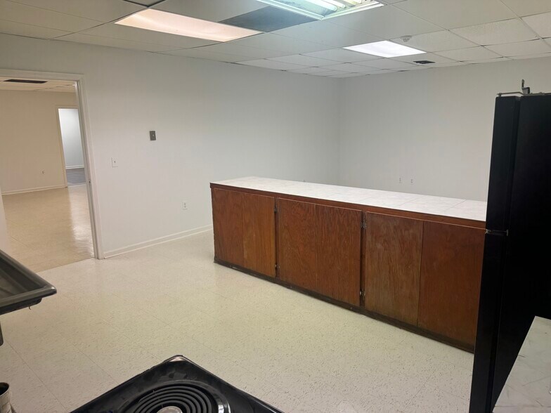 More Photos Of 187 Monarch Dr, Houma Warehouse For Lease