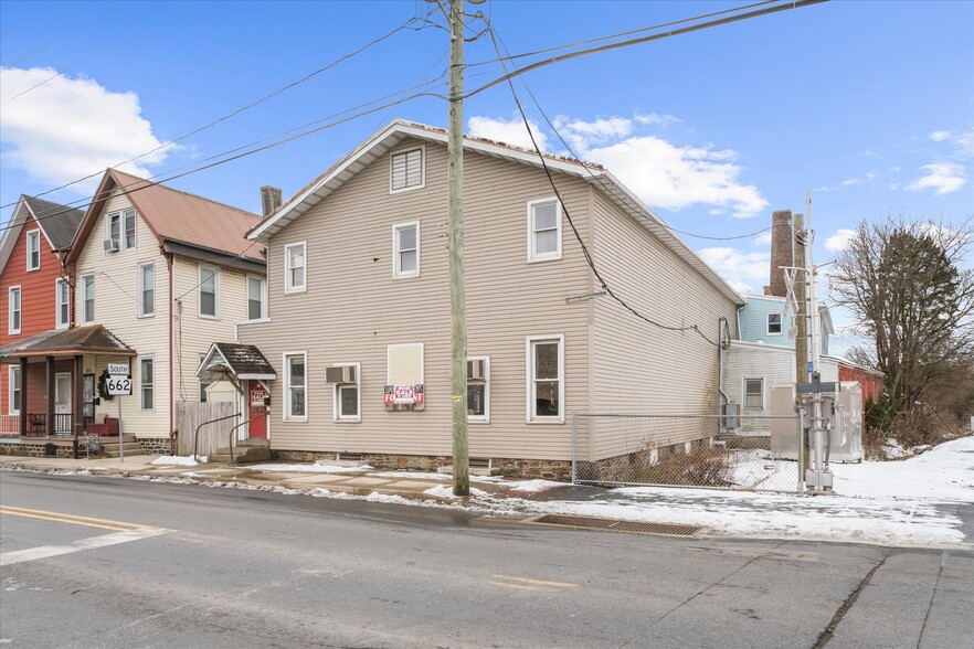 More Photos Of 102 S Richmond St, Fleetwood Warehouse For Sale