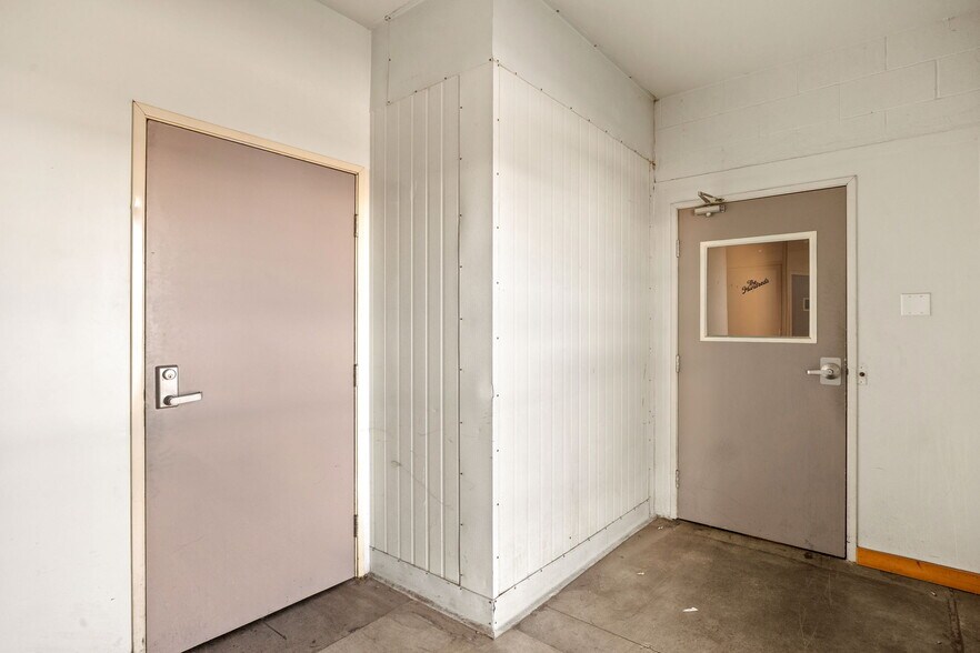 More Photos Of 3150 E 46th St, Los Angeles Loft Creative Space For Lease