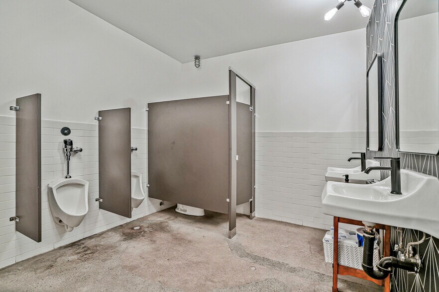 More Photos Of 325 15th St, San Diego Loft Creative Space For Lease