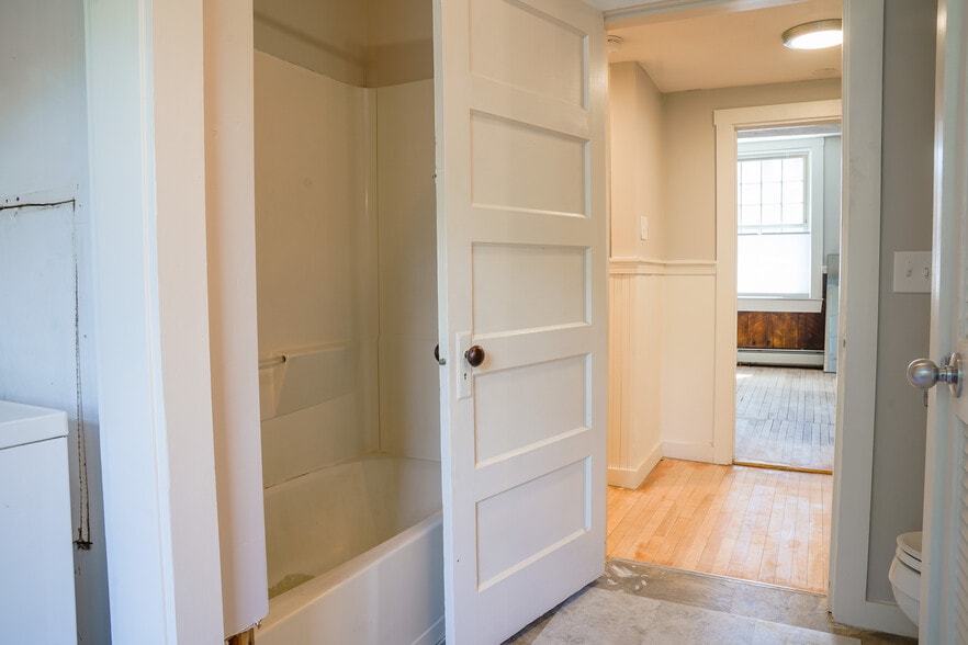 More Photos Of 123 Union Sq, Milford Restaurant For Sale