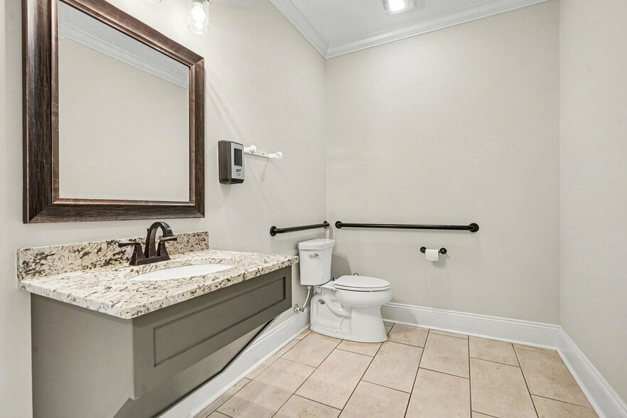 More Photos Of 132 Byrd Way, Warner Robins Office For Sale