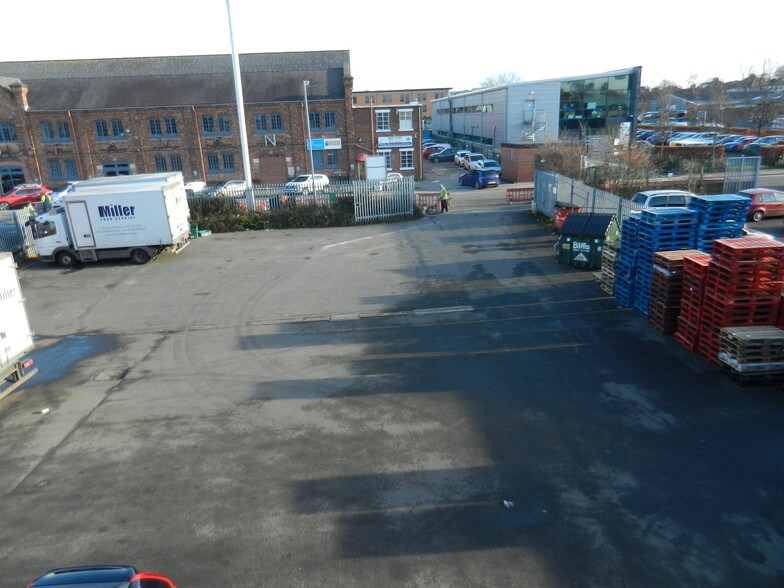 More Photos Of Hospital Fields, York Service For Lease