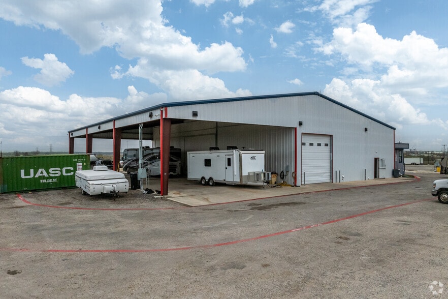 More Photos Of 10777 Highway 183 S, Austin Warehouse For Sale