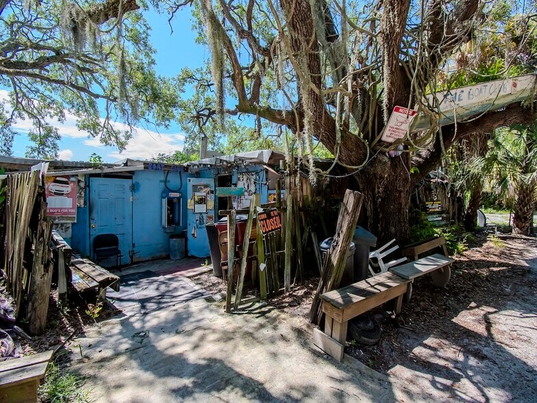 More Photos Of 1761 Beckett Way & US Highway 19, Tarpon Springs Bar For Sale