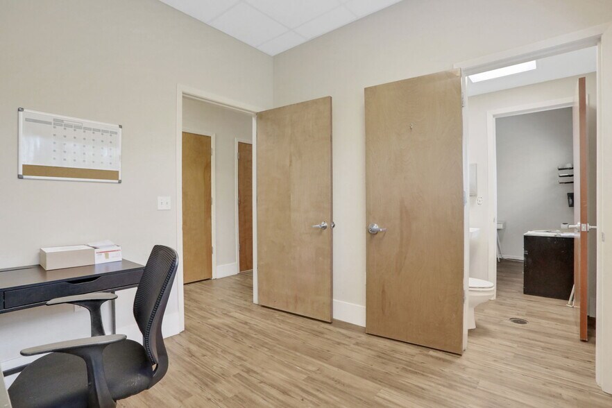 More Photos Of 1540 Business Center Dr, Orange Park Office For Lease