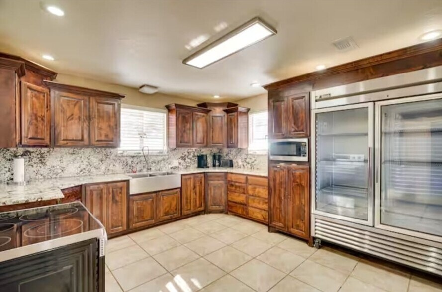 More Photos Of 2070 SW Loop 338, Odessa Specialty For Lease