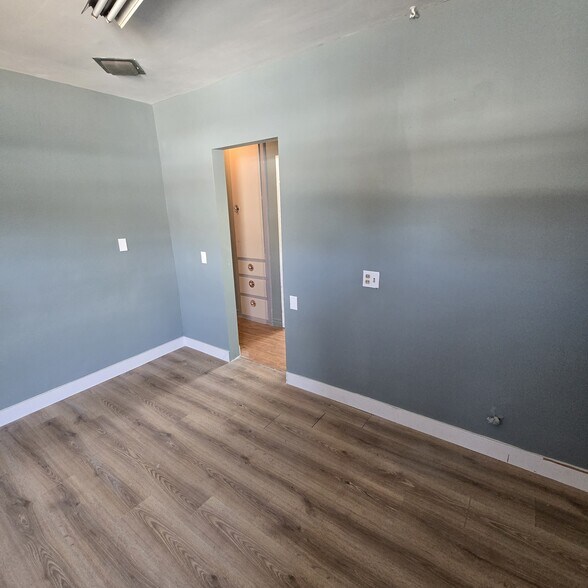 More Photos Of 15709 Bellflower Blvd, Bellflower General Retail For Sale