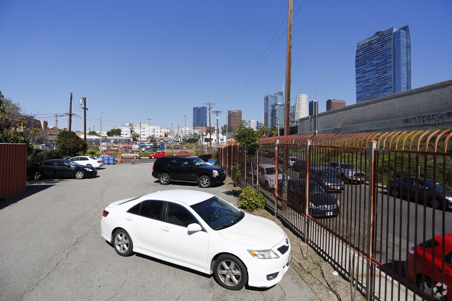 More Photos Of 1321 W 12th St, Los Angeles Light Manufacturing For Lease