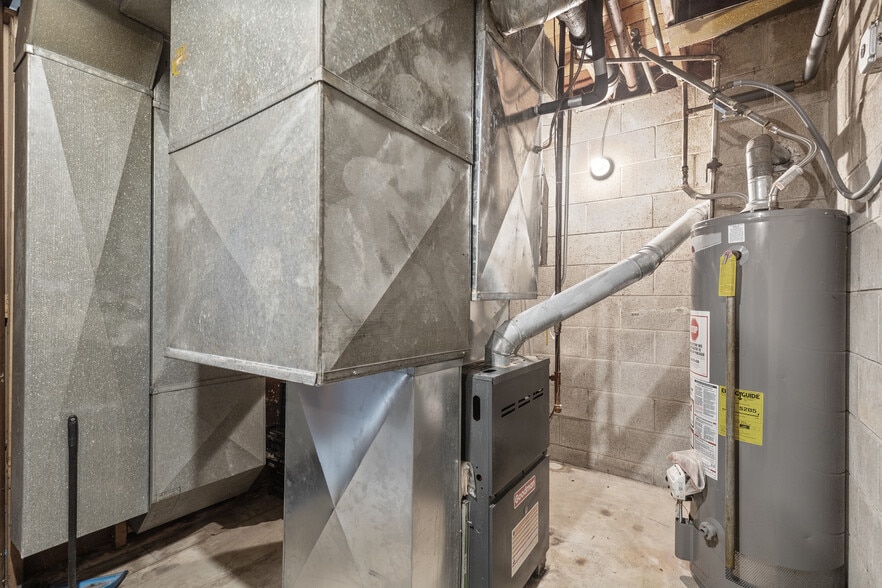 More Photos Of 2703 S Chicago Ave, South Milwaukee General Retail For Sale