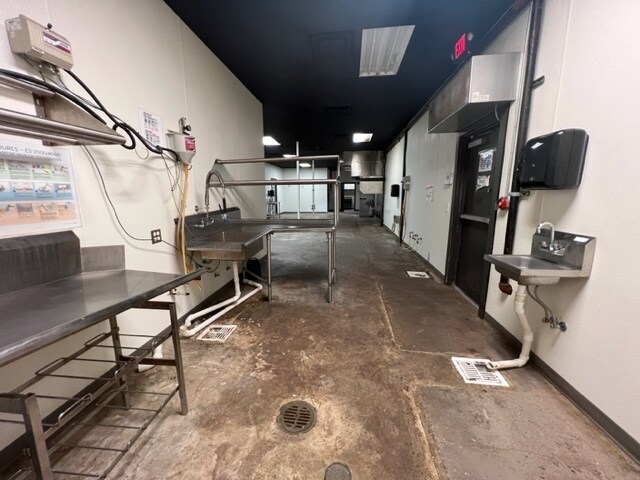 More Photos Of 8950 US-165, Sterlington Storefront For Sale