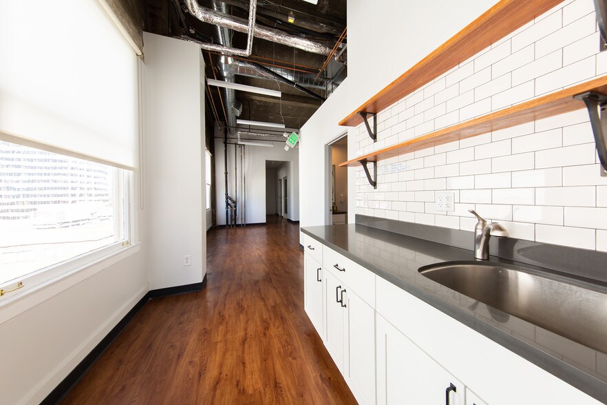 More Photos Of 1904 Franklin St, Oakland Office For Lease
