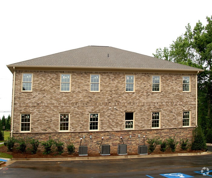 More Photos Of 1905 Woodstock Rd, Roswell Office For Lease