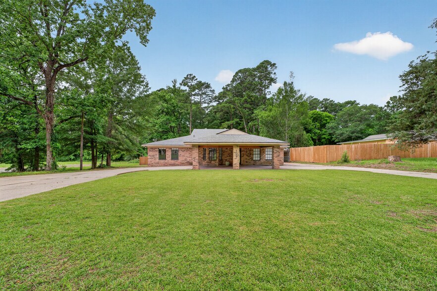 More Photos Of 109 Jasper Dr, Marshall Office For Sale