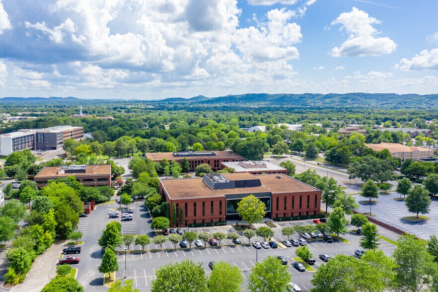 More Photos Of 3 Maryland Farms, Brentwood Office For Lease
