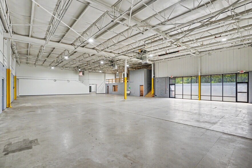 More Photos Of 2001 Production Dr, Louisville Warehouse For Lease