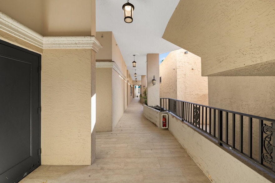 More Photos Of 1103-1111 E Las Olas Blvd, Fort Lauderdale Freestanding For Lease