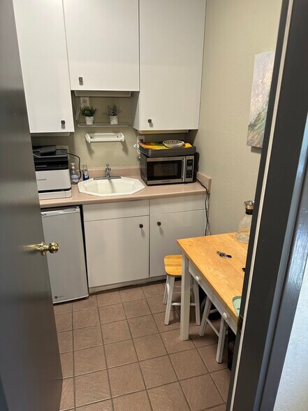 More Photos Of 1627 Oak Ave, Davis Office For Lease