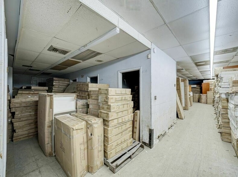 More Photos Of 300-306 W 1st Ave, Roselle Warehouse For Sale
