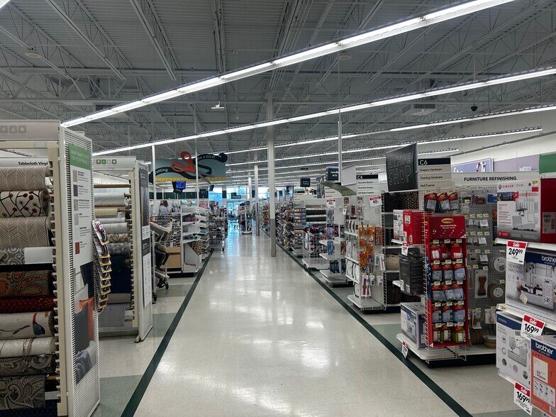 More Photos Of 3958 Junior Prewitt Point, Osage Beach Freestanding For Lease