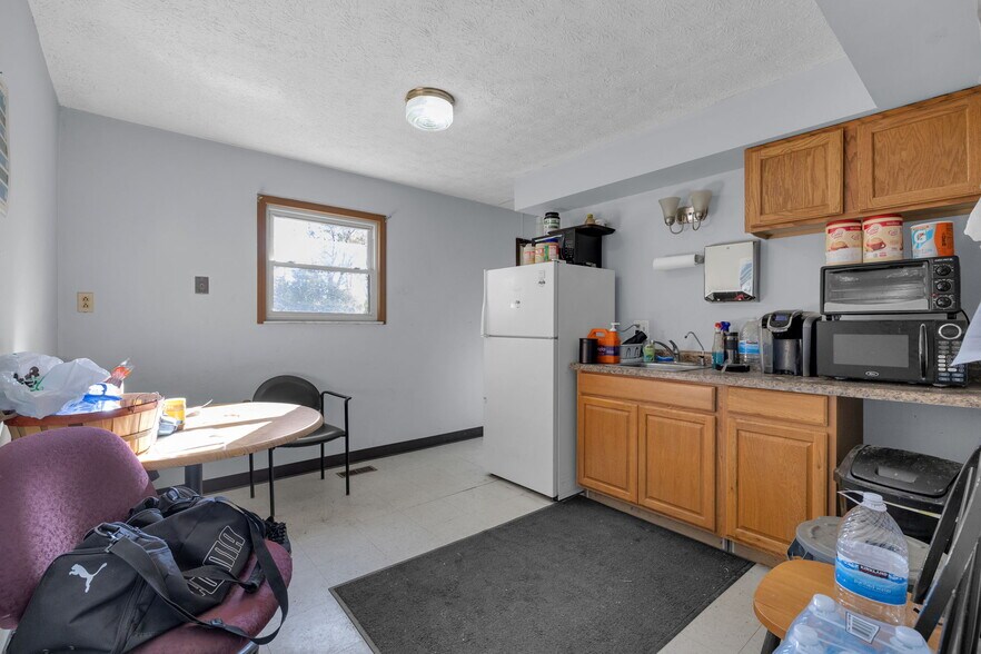 More Photos Of 7601 Milhouse Rd, Indianapolis Office For Sale