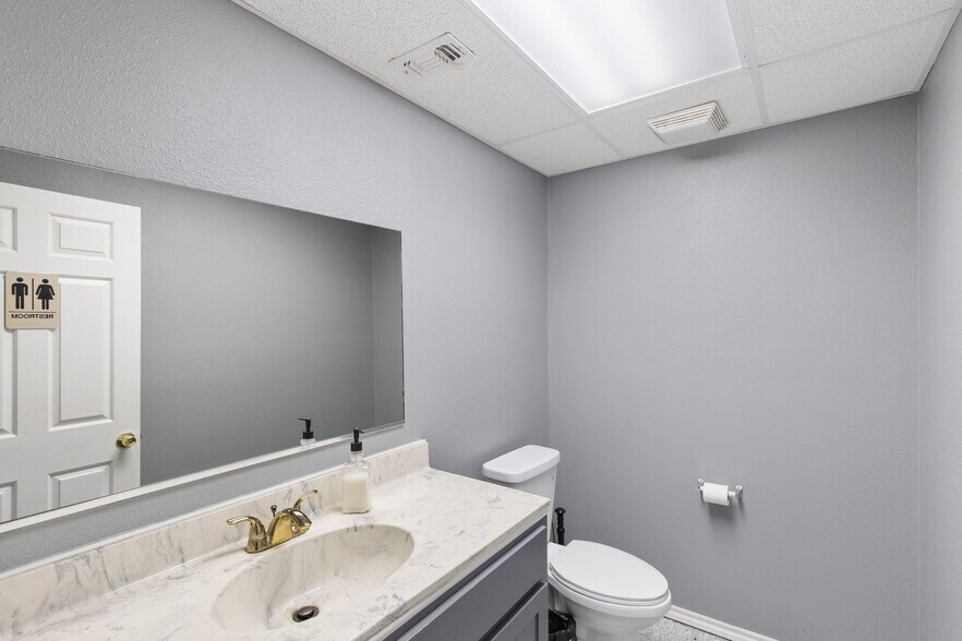 More Photos Of 1200 N Commercial Blvd, Arlington Warehouse For Sale