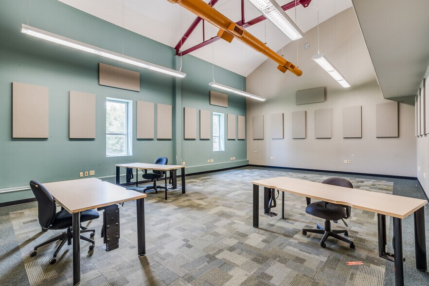 More Photos Of 500 W 1st Ave, Hutchinson Office For Sale