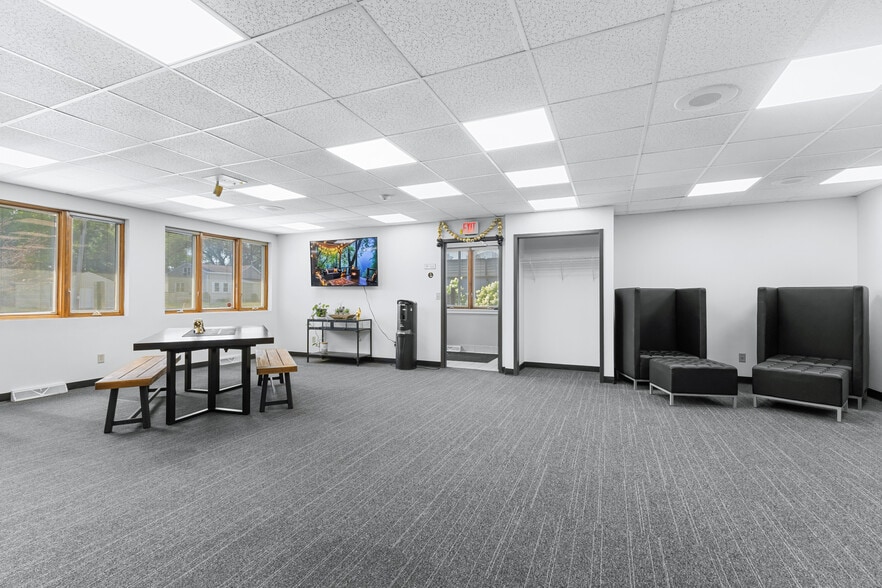 More Photos Of 277 N 9th St, De Pere Medical For Lease