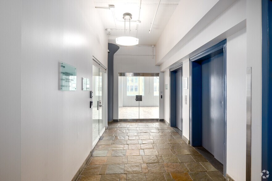 More Photos Of 119 Spadina Ave, Toronto Loft Creative Space For Lease