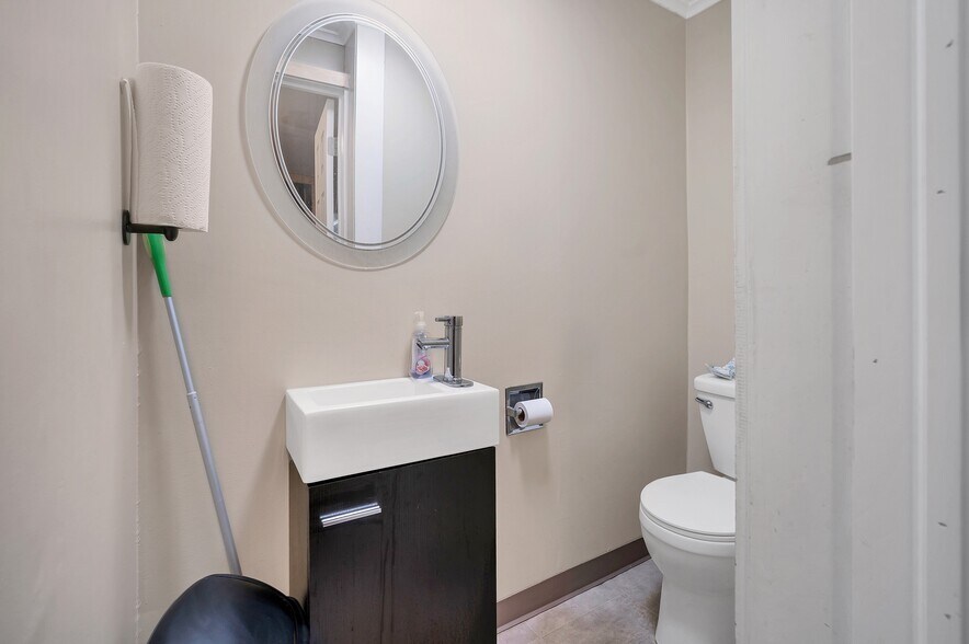 More Photos Of 2024 E Main St, Waterbury Office Residential For Sale