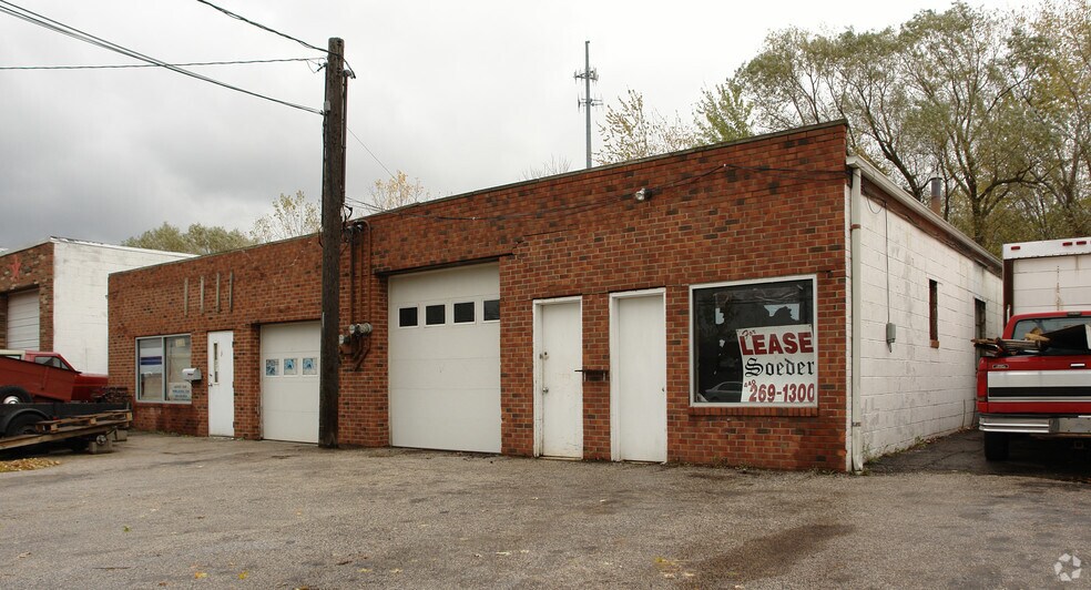 Primary Photo Of 28970-28990 Anderson Rd, Wickliffe Service For Sale