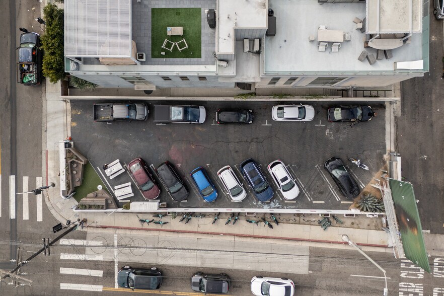 More Photos Of 901-907 Pacific Ave, Venice Storefront For Lease