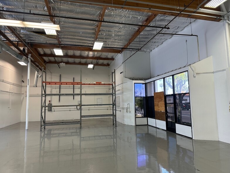 More Photos Of 1830 Lockwood St, Oxnard Warehouse For Lease
