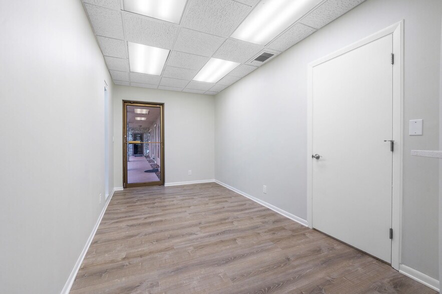 More Photos Of 1701 66th St N, Saint Petersburg Medical For Sale