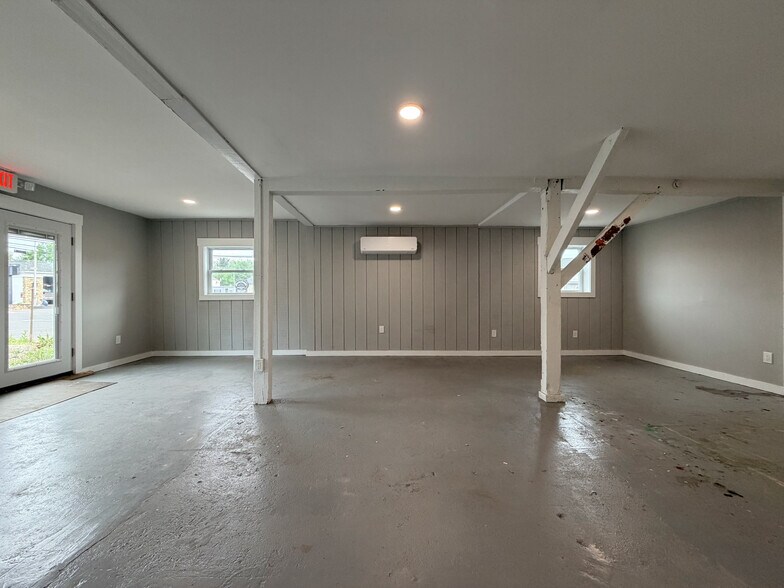 More Photos Of 5761 Lower York Rd, New Hope Storefront Retail Residential For Lease