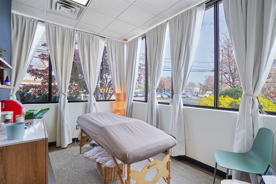 More Photos Of 10 E Willow St, Millburn Office For Lease