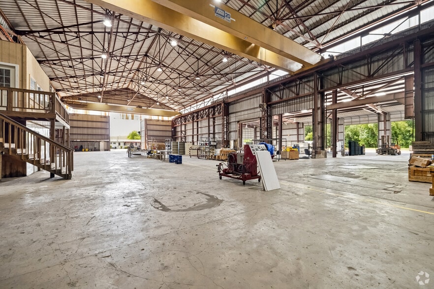 More Photos Of 12050 Proctor St, Houston Warehouse For Lease