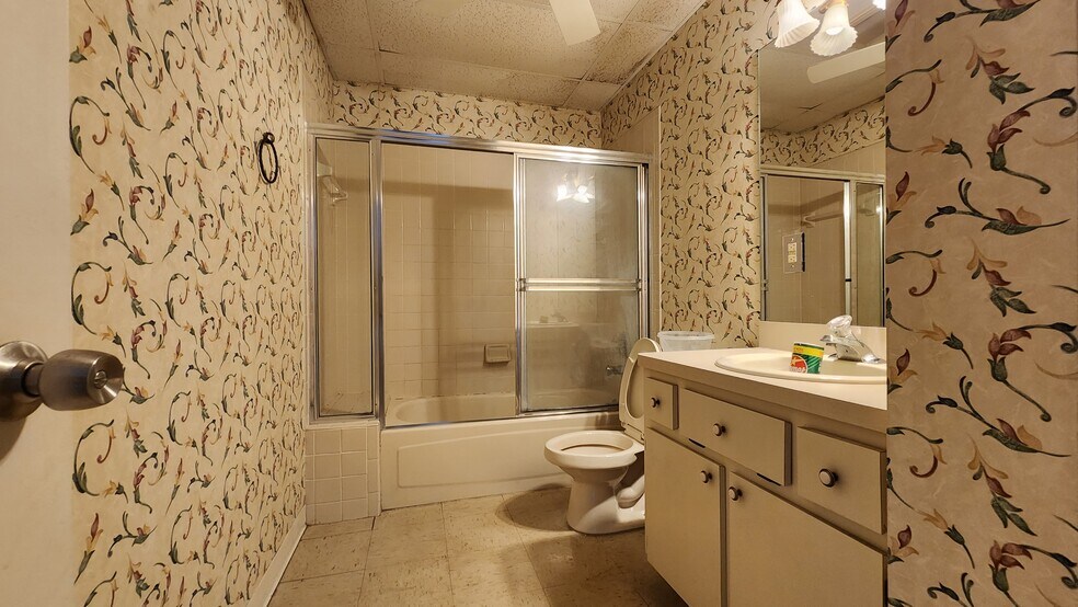 More Photos Of 1108 Commercial Way, Spring Hill Freestanding For Lease