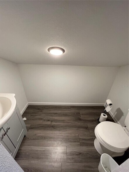 More Photos Of 1200 W Lake Otis Dr Se, Winter Haven Specialty For Sale